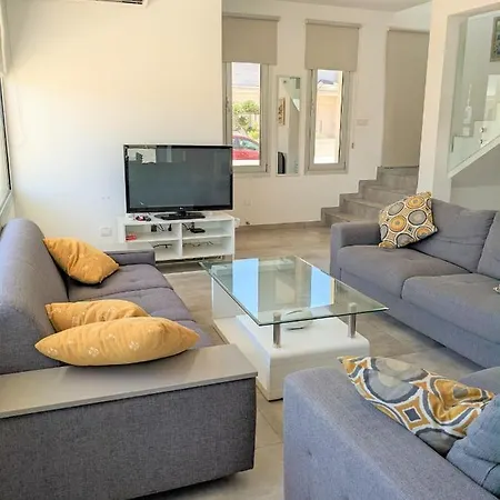 T&e Villa Larnaca
